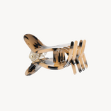 Tortoiseshell VESITIA midi claw clip on a white background