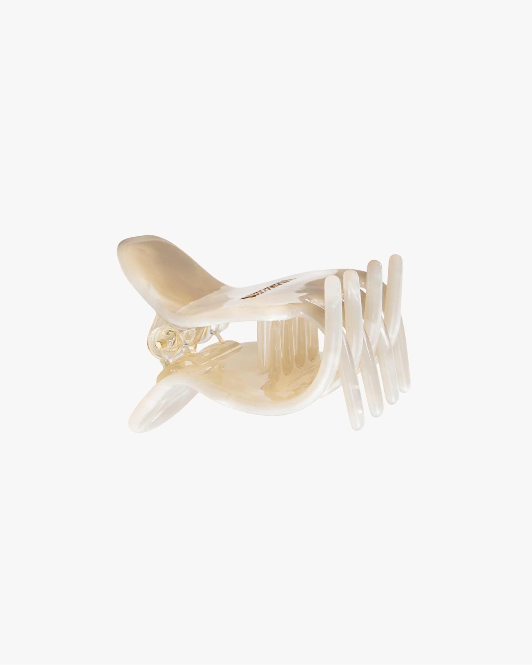 VESITIA midi claw clip on a white background